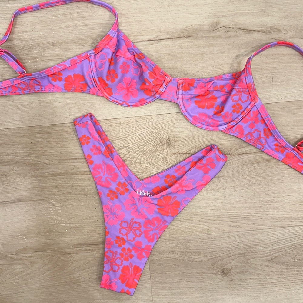 Kulani kinis top & bottom size small